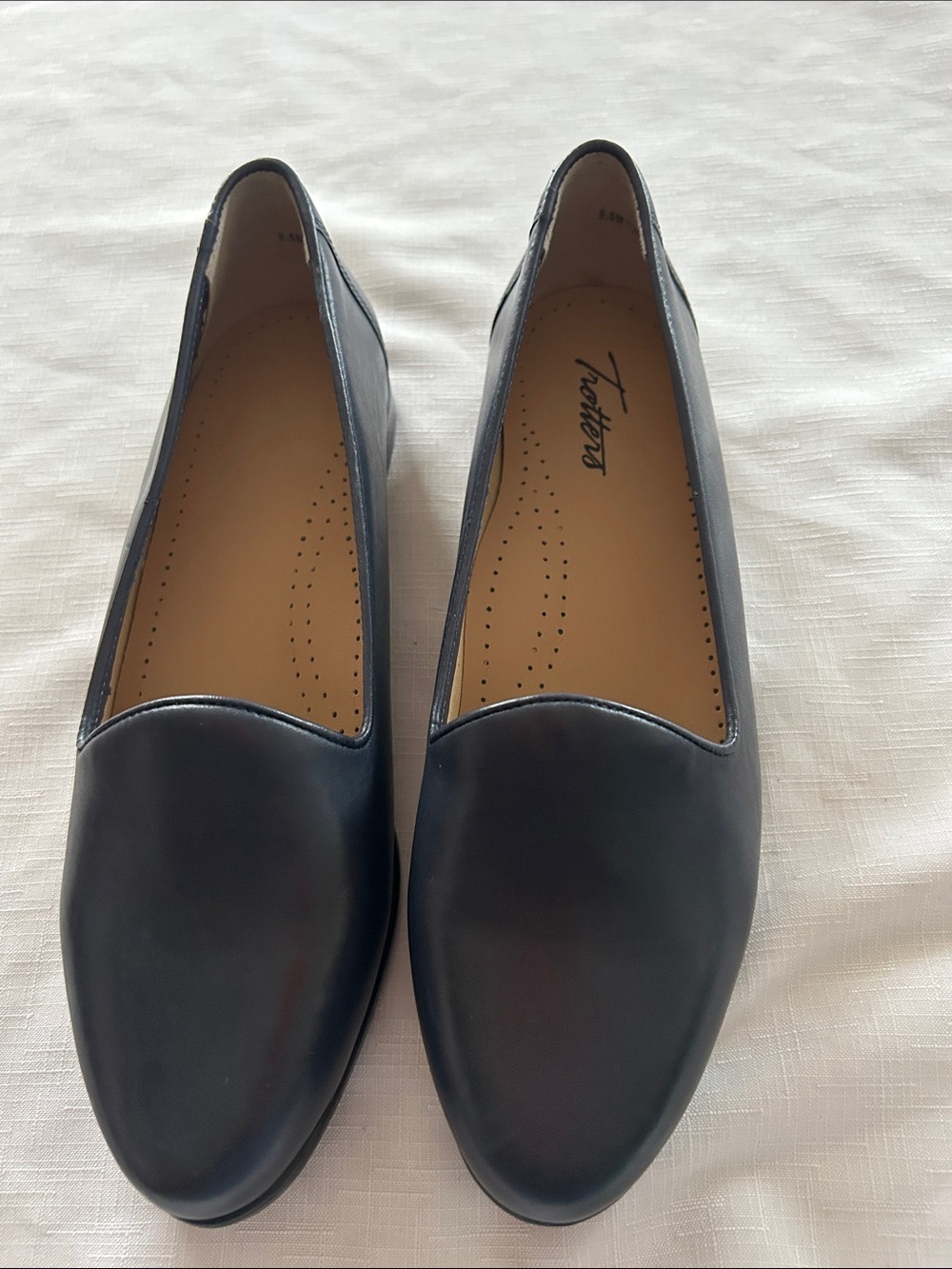 Trotters Women's Navy Blue Leather Slip-On Loafers